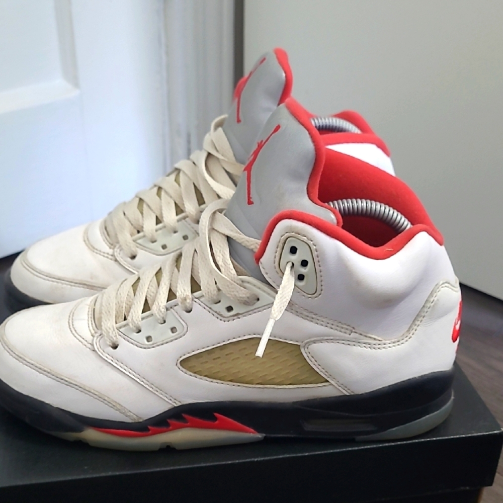 Jordan 5 fire red